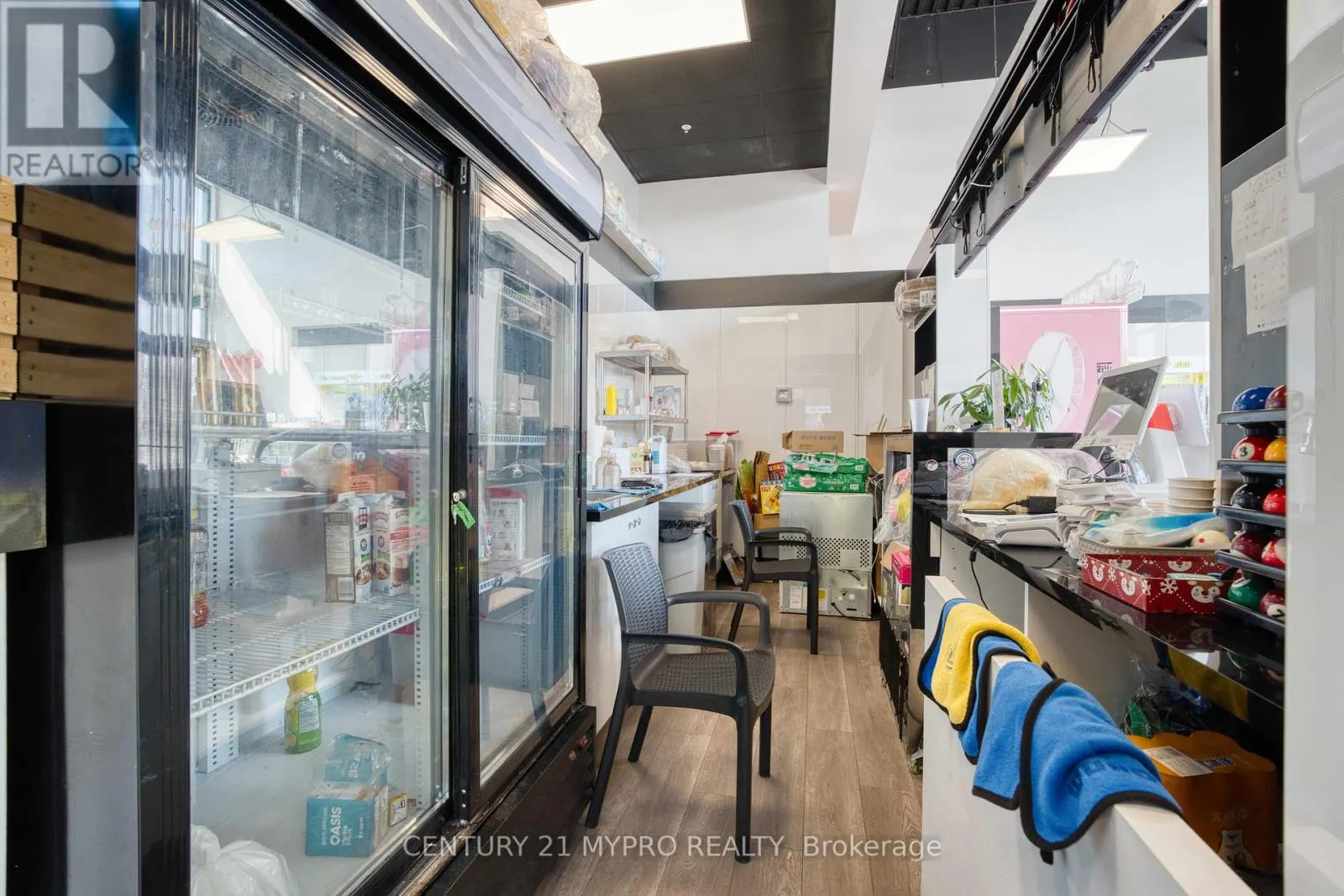18 - 530 OXFORD STREET W