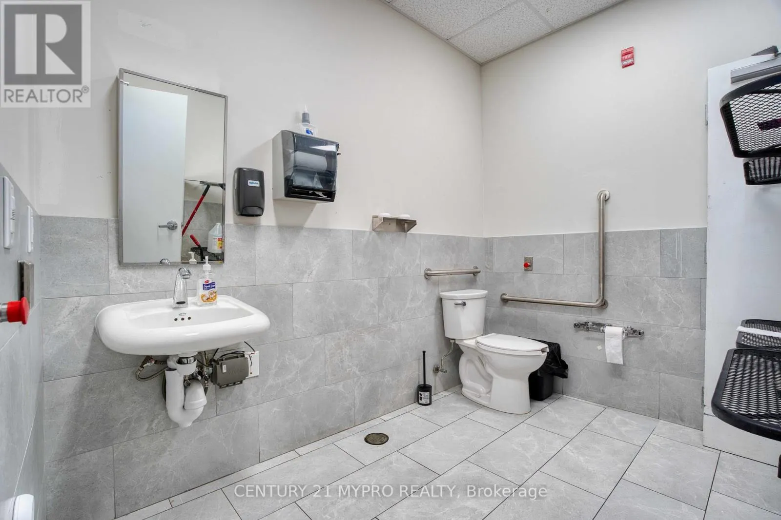 18 - 530 OXFORD STREET W