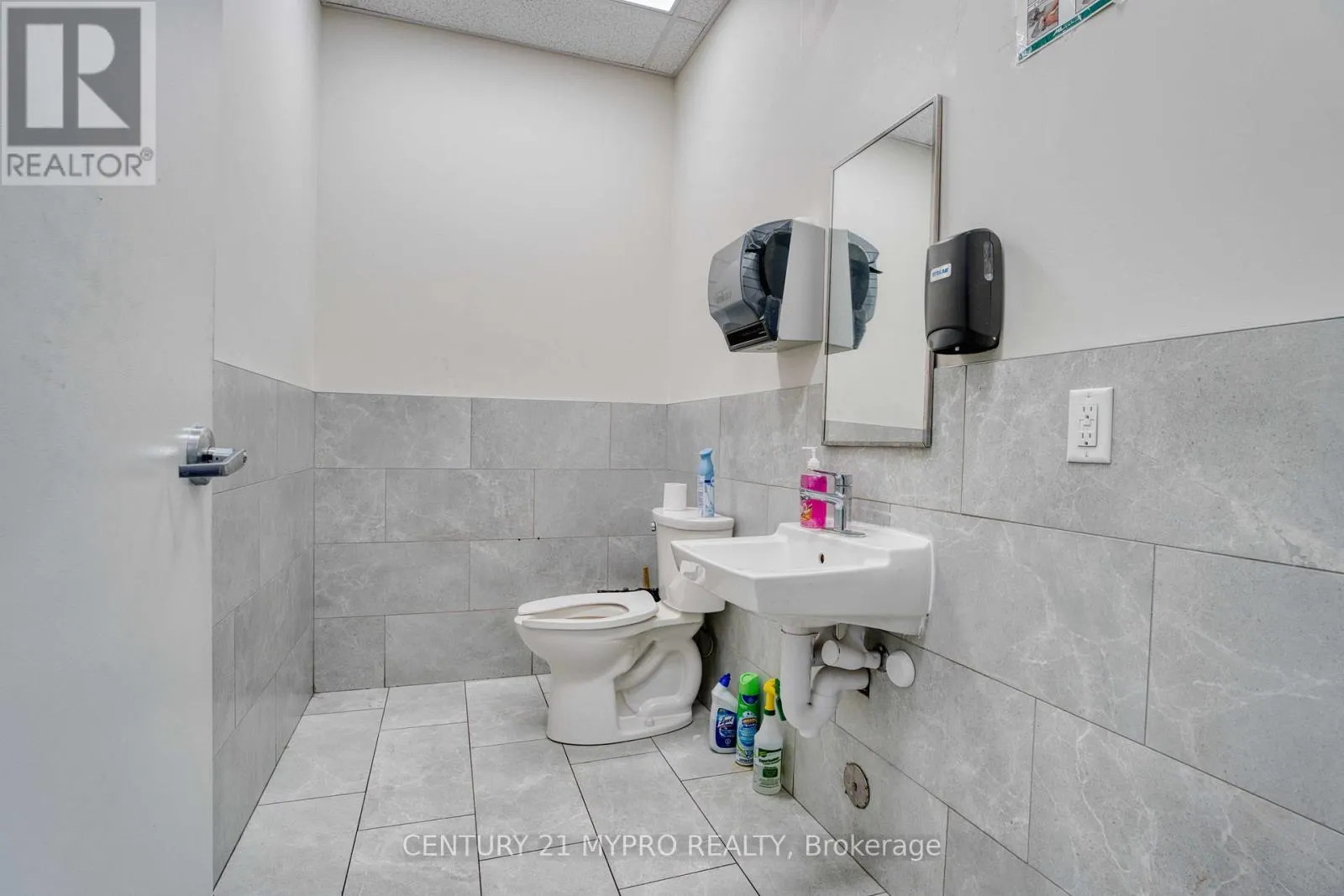 18 - 530 OXFORD STREET W