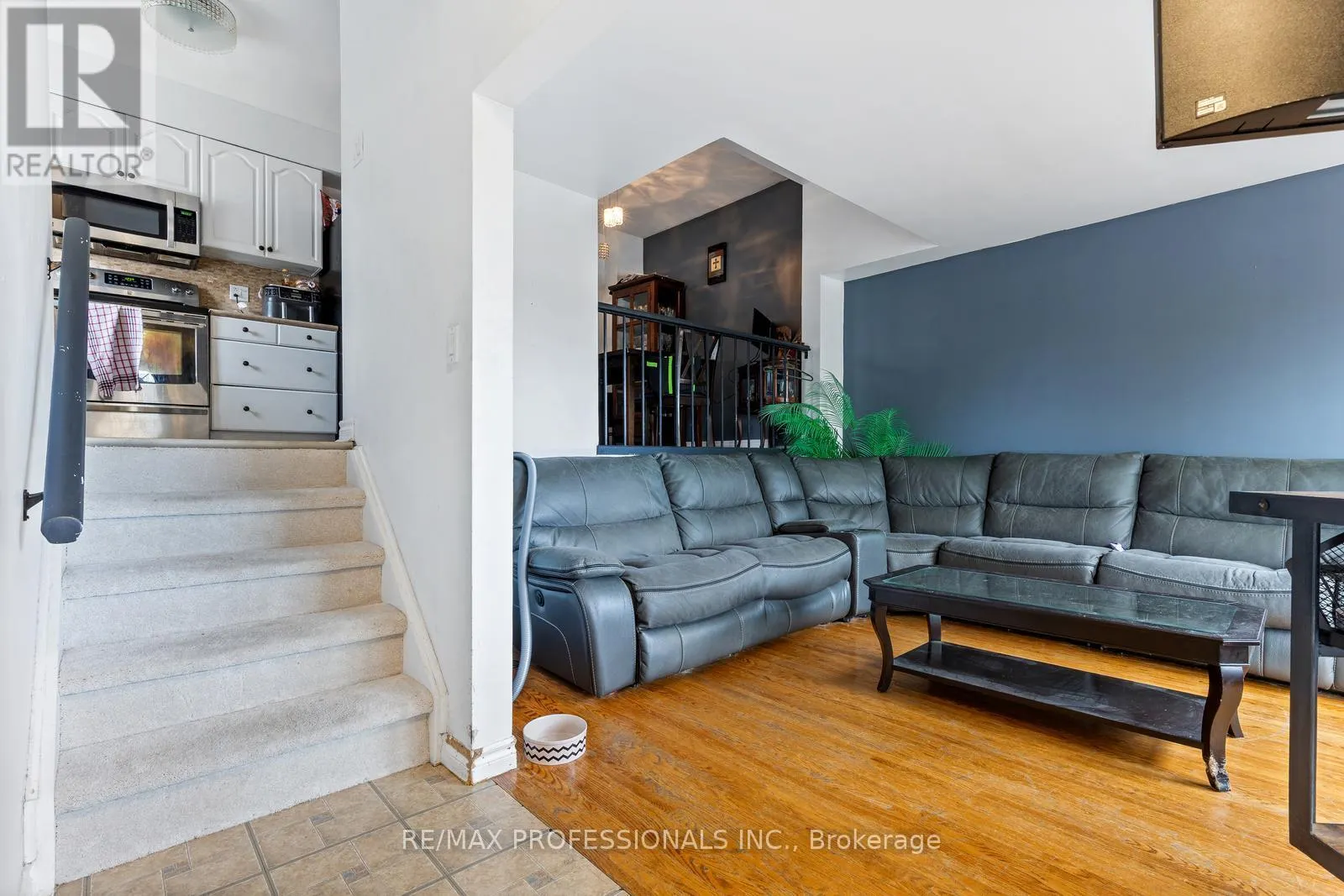 304 - 5 VIKING COURT