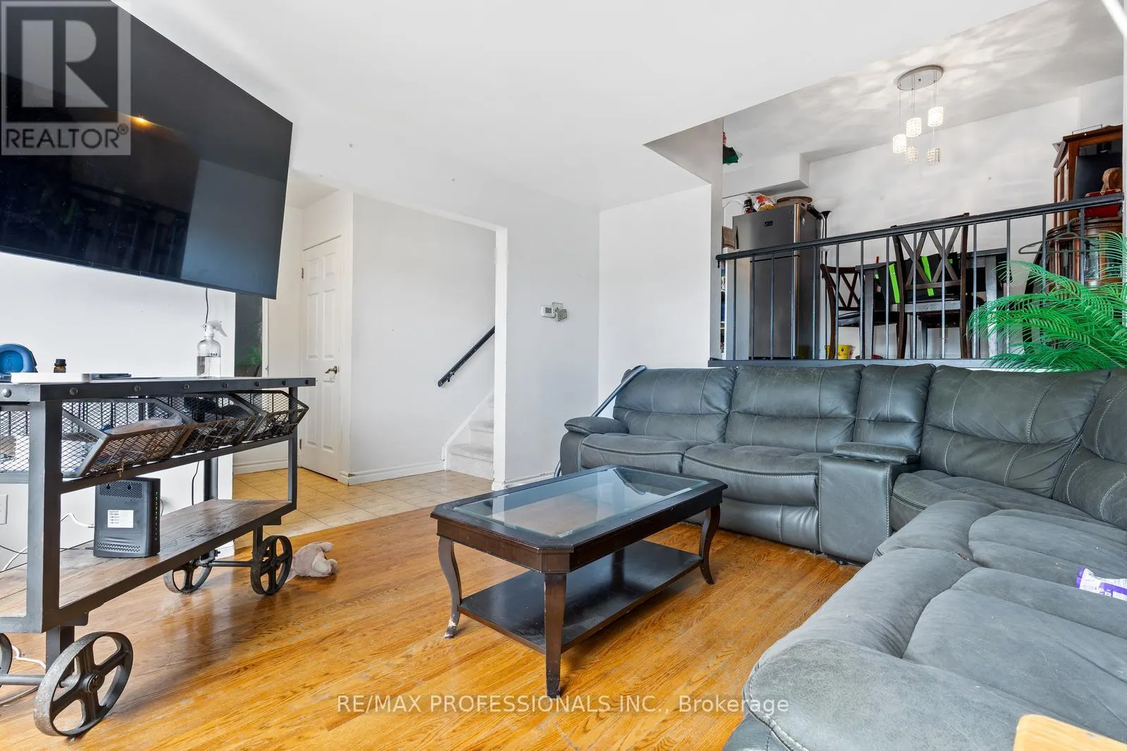 304 - 5 VIKING COURT