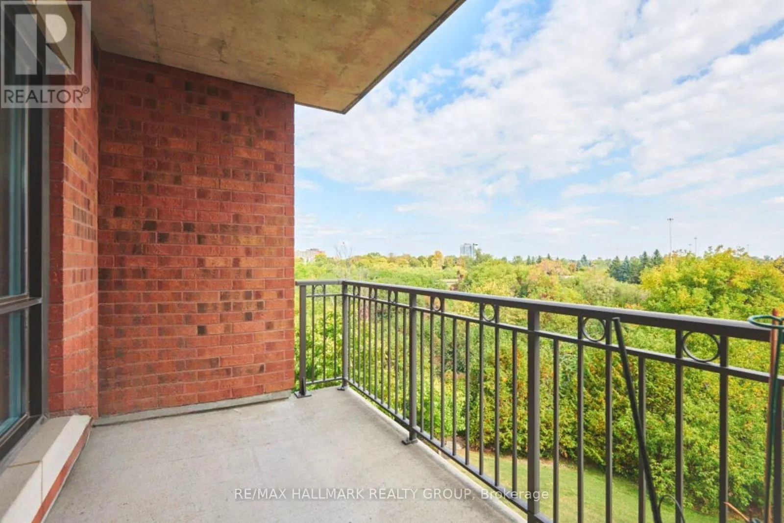 320 - 905 BEAUPARC PRIVATE