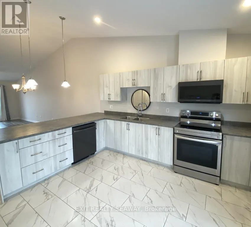 2333 WATSON CRESCENT