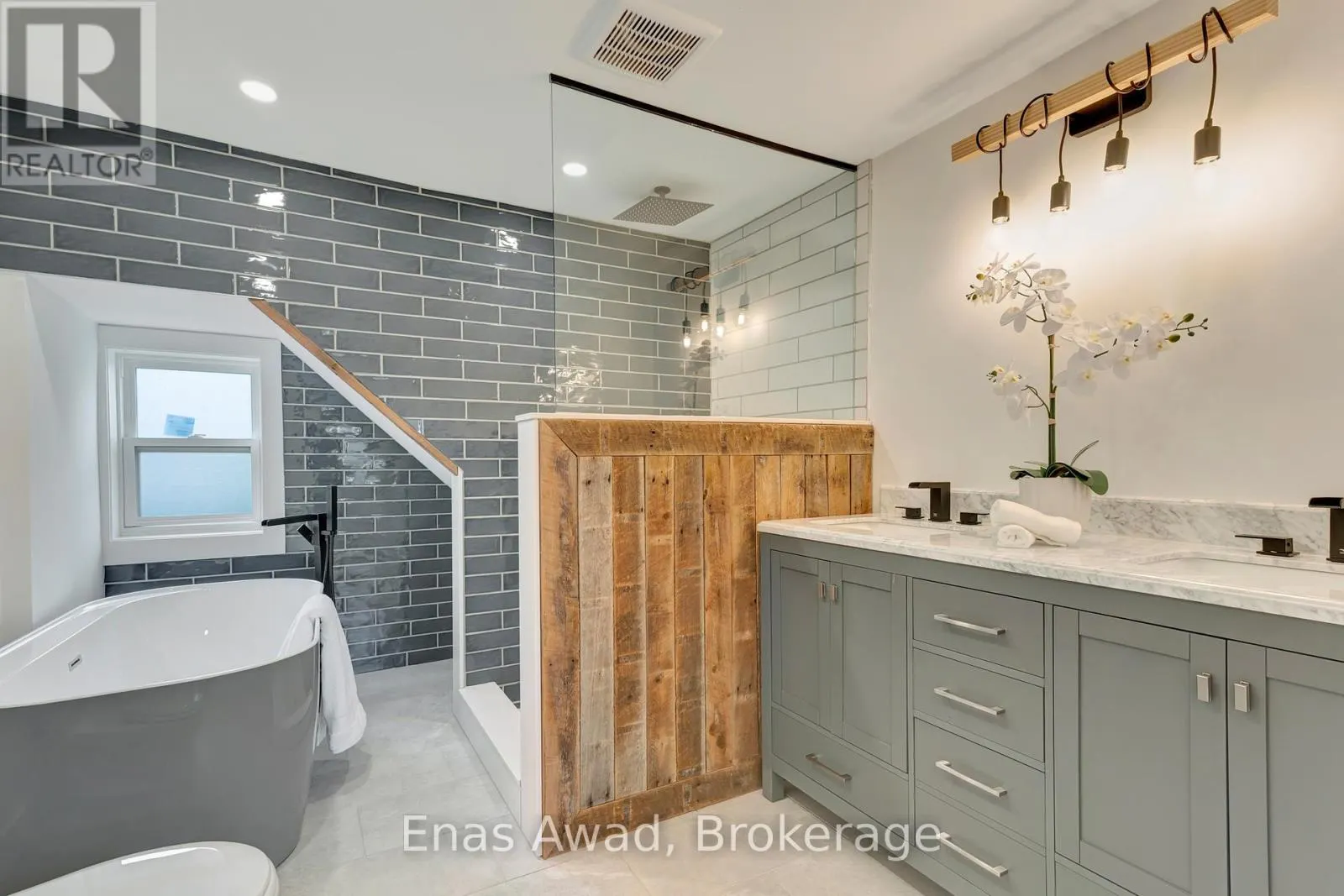 72 WOOLWICH STREET W