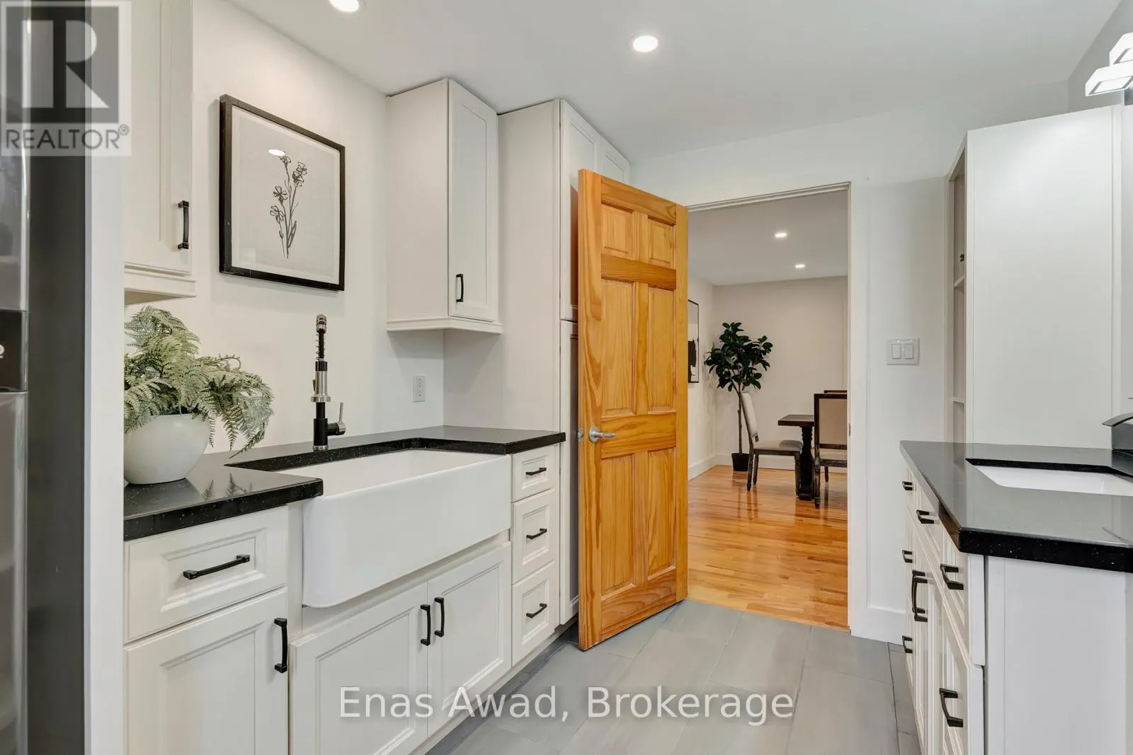 72 WOOLWICH STREET W