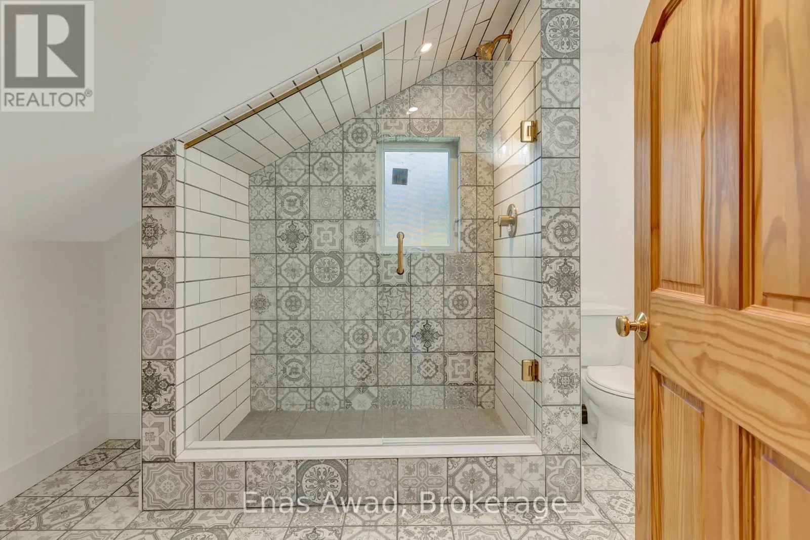 72 WOOLWICH STREET W