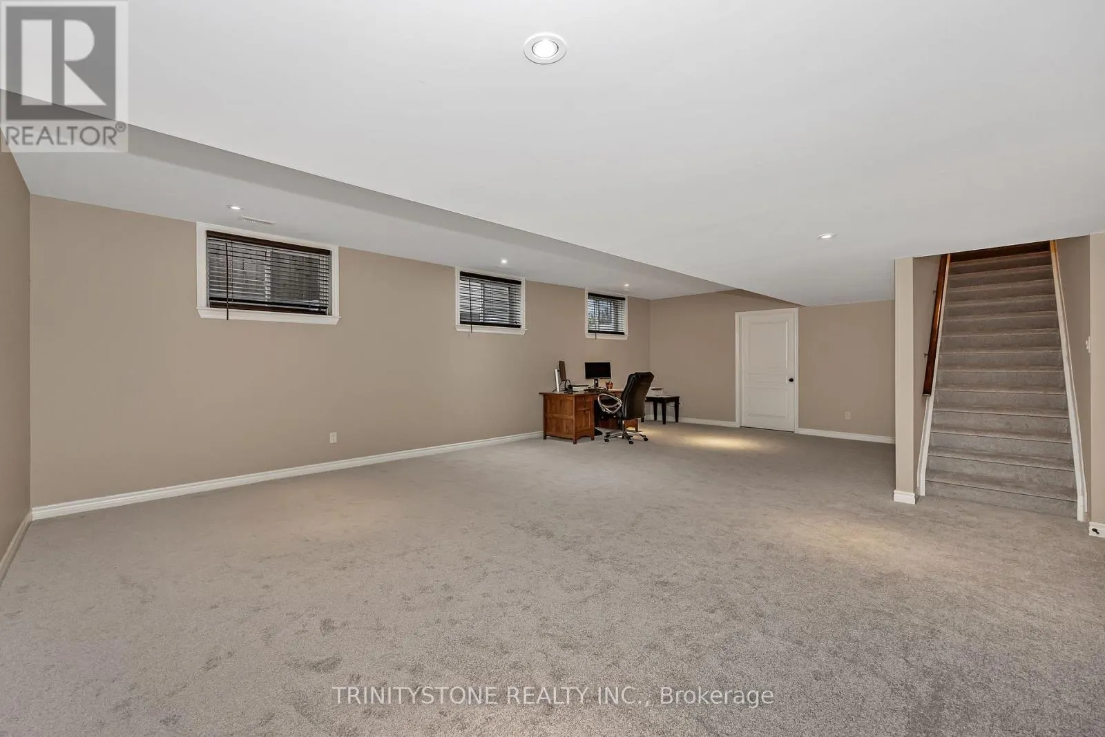 452 LANDSWOOD WAY