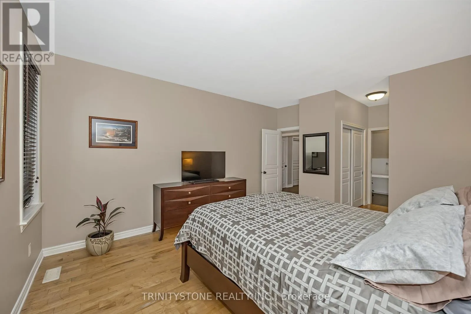 452 LANDSWOOD WAY
