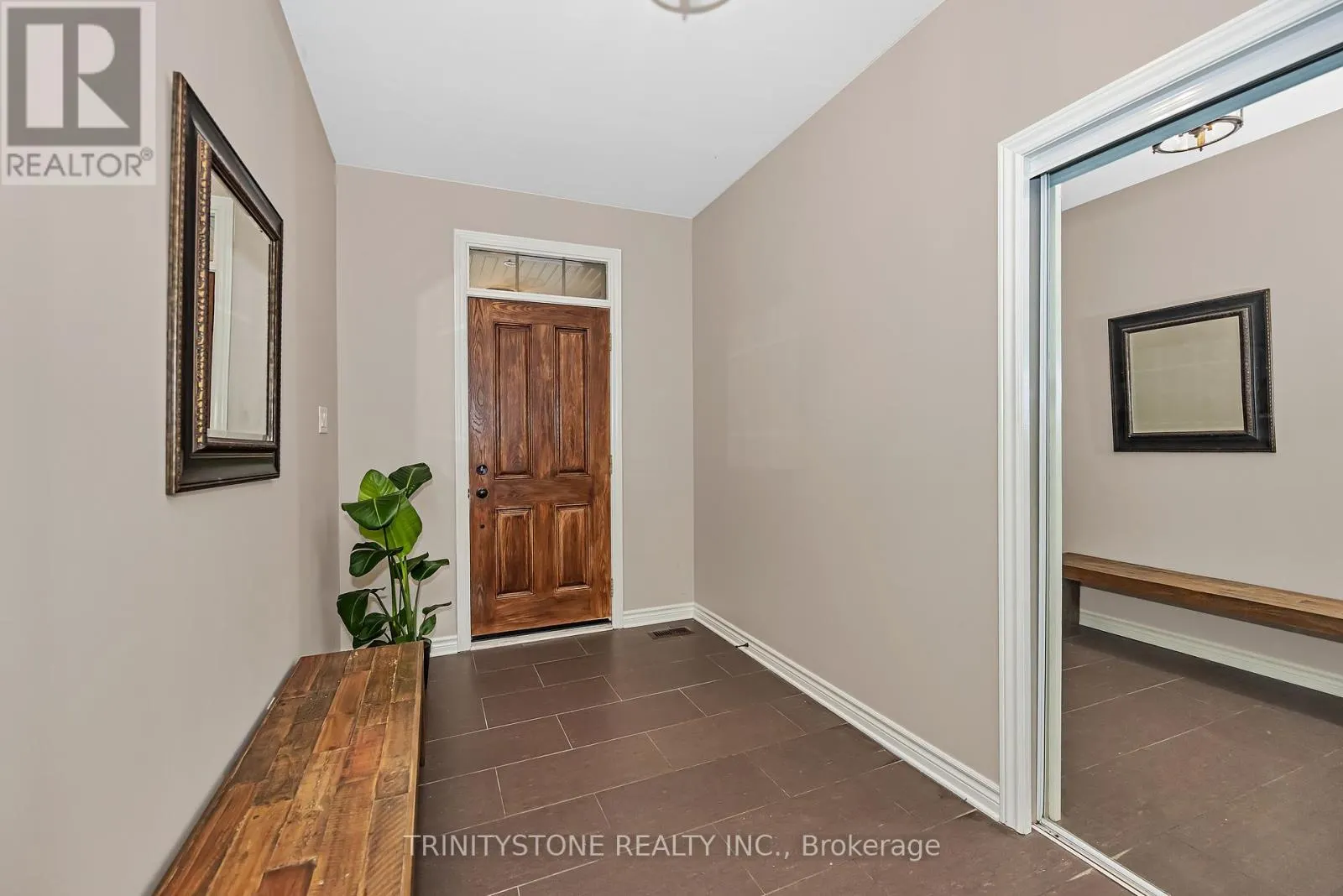 452 LANDSWOOD WAY