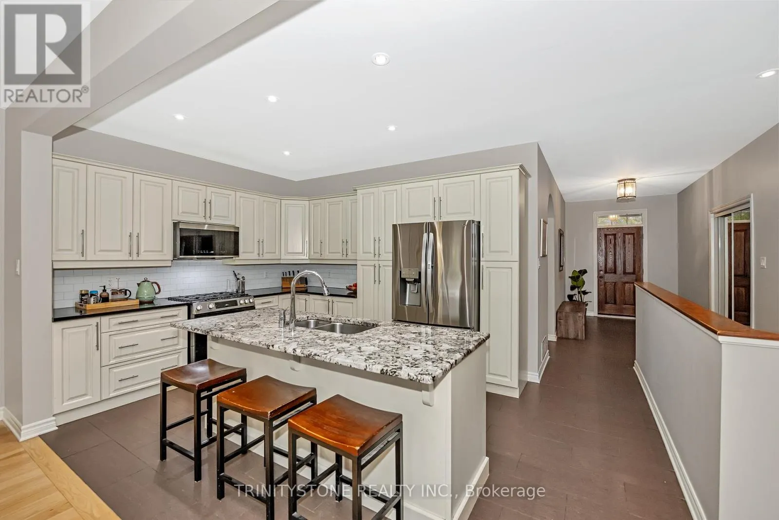 452 LANDSWOOD WAY