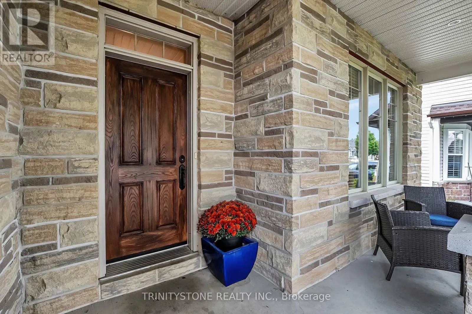 452 LANDSWOOD WAY