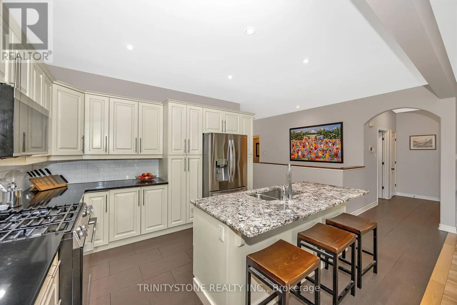 452 LANDSWOOD WAY