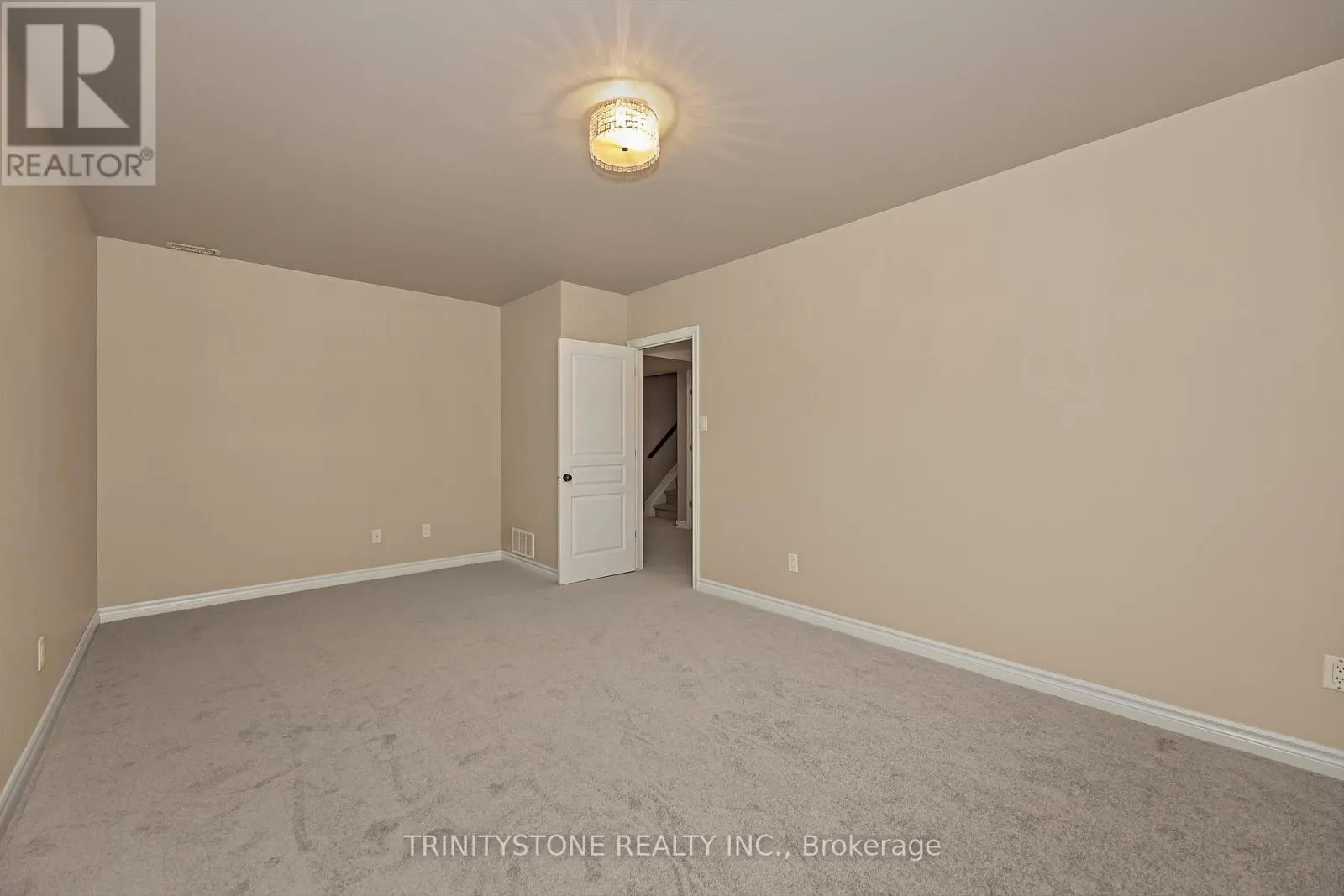 452 LANDSWOOD WAY