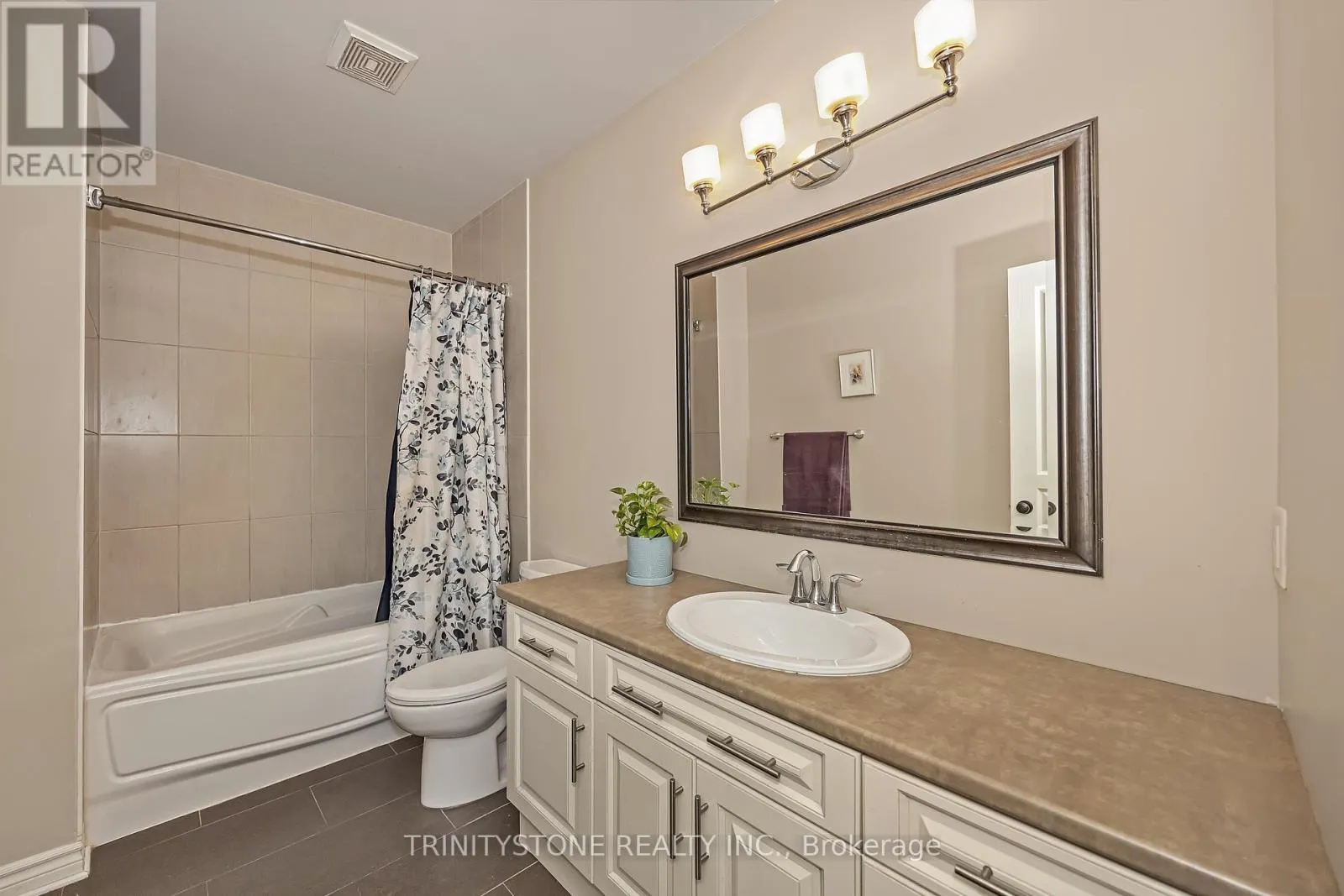 452 LANDSWOOD WAY
