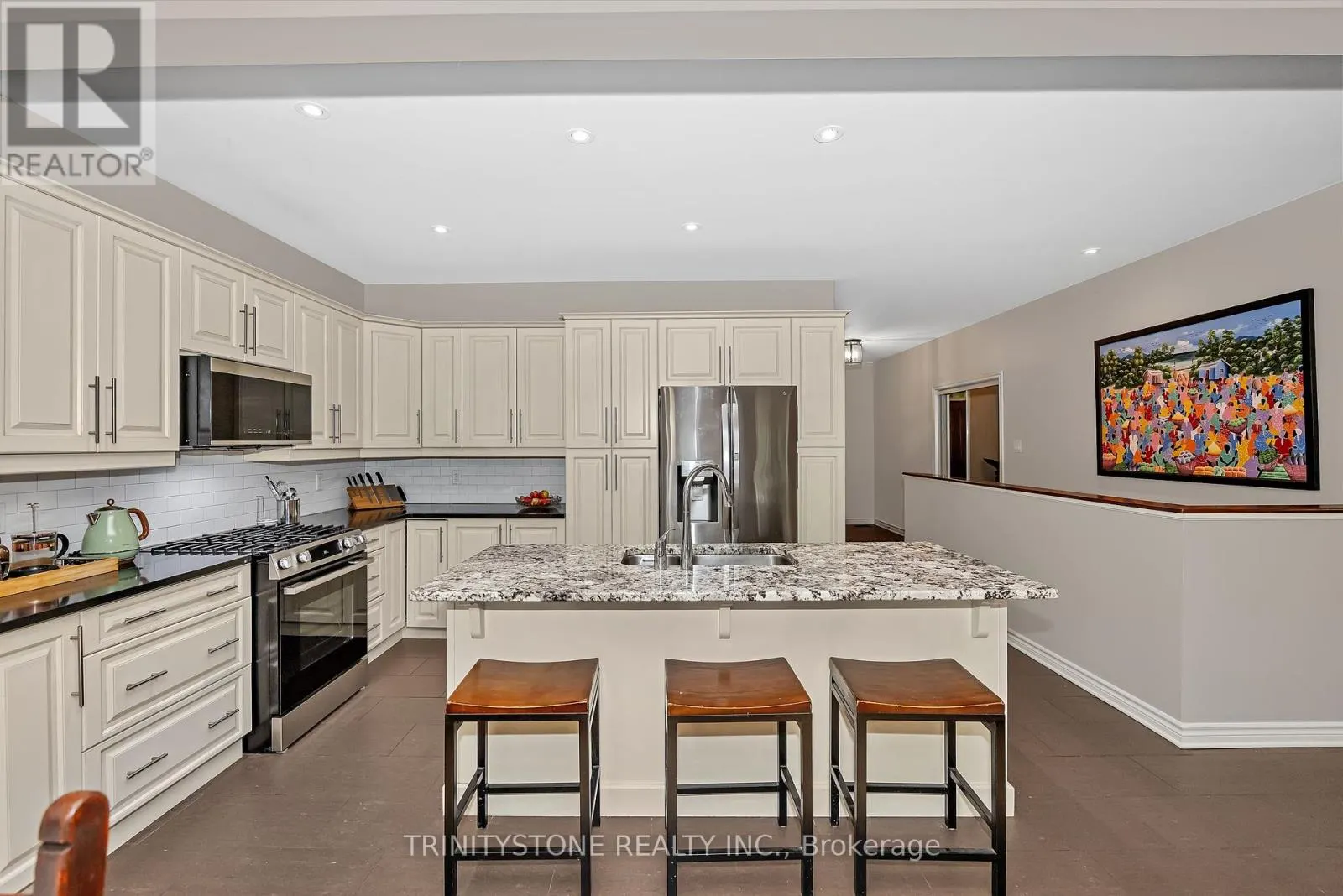 452 LANDSWOOD WAY