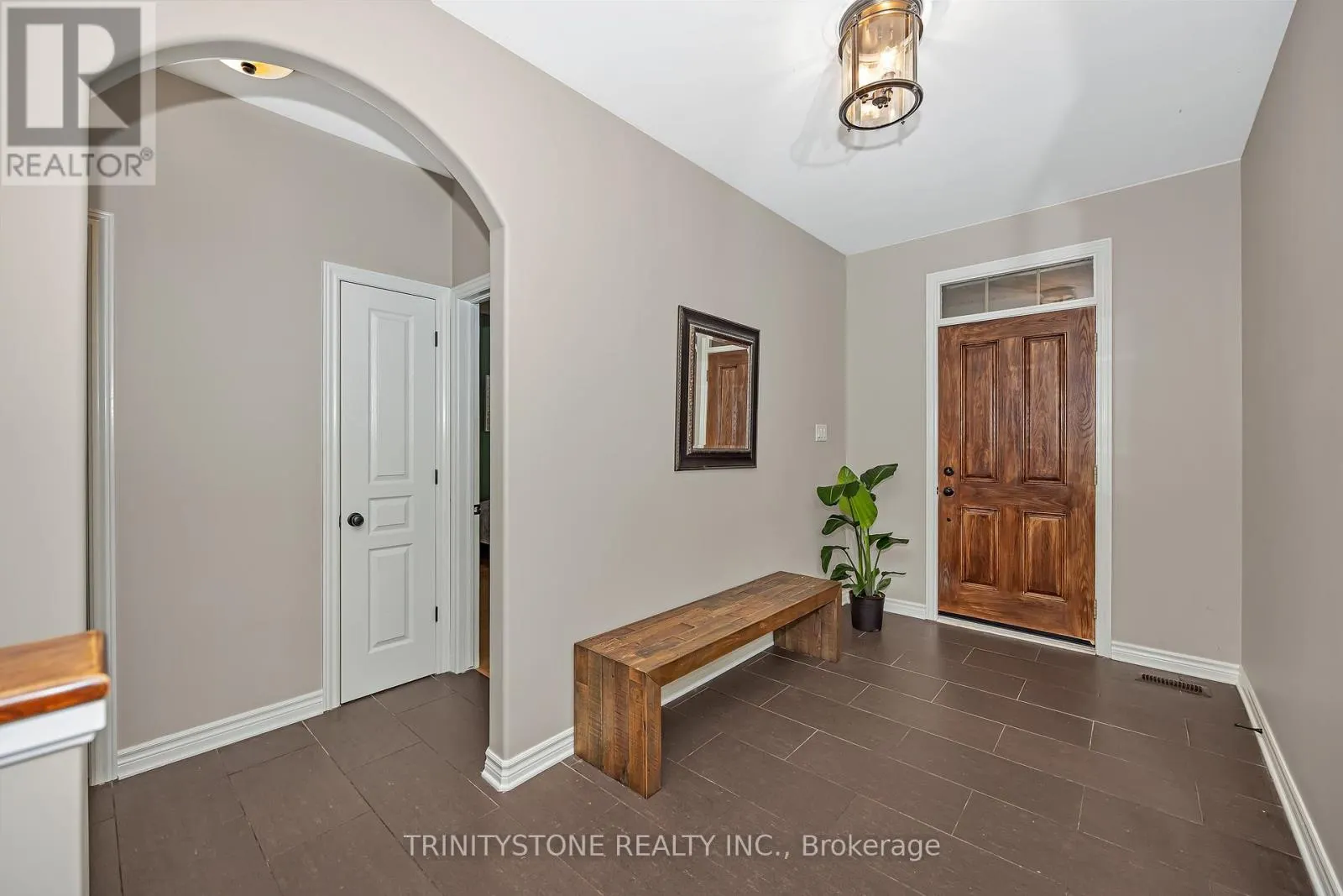 452 LANDSWOOD WAY