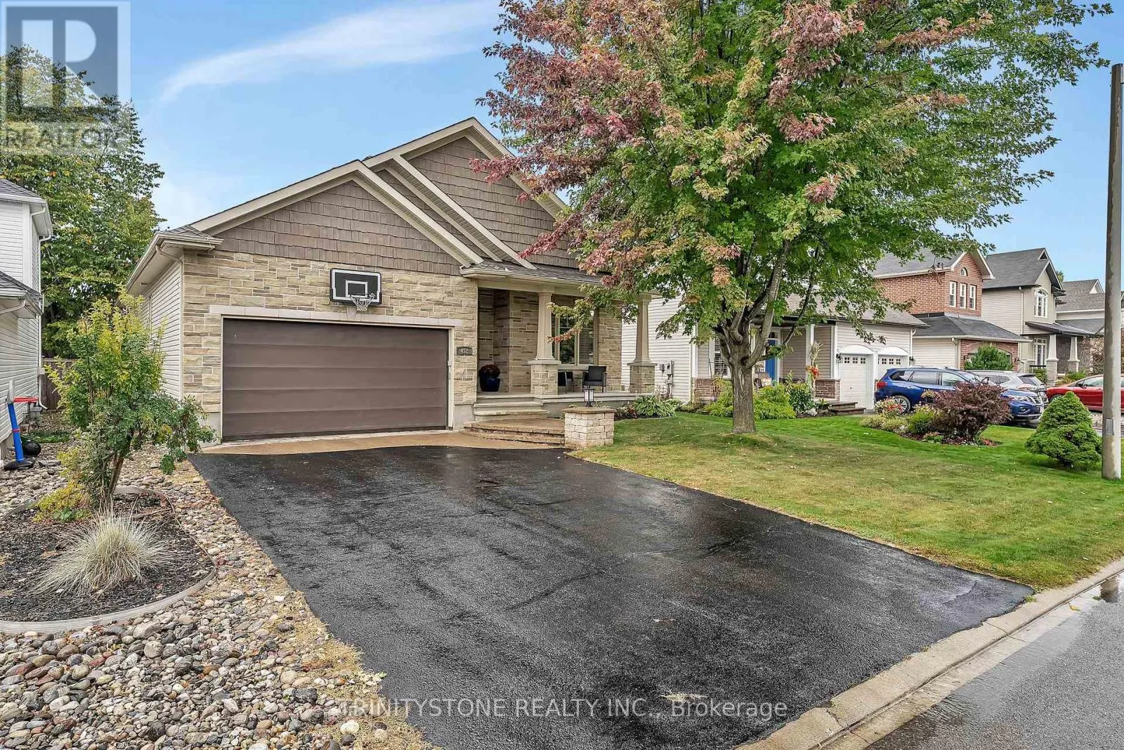 452 LANDSWOOD WAY