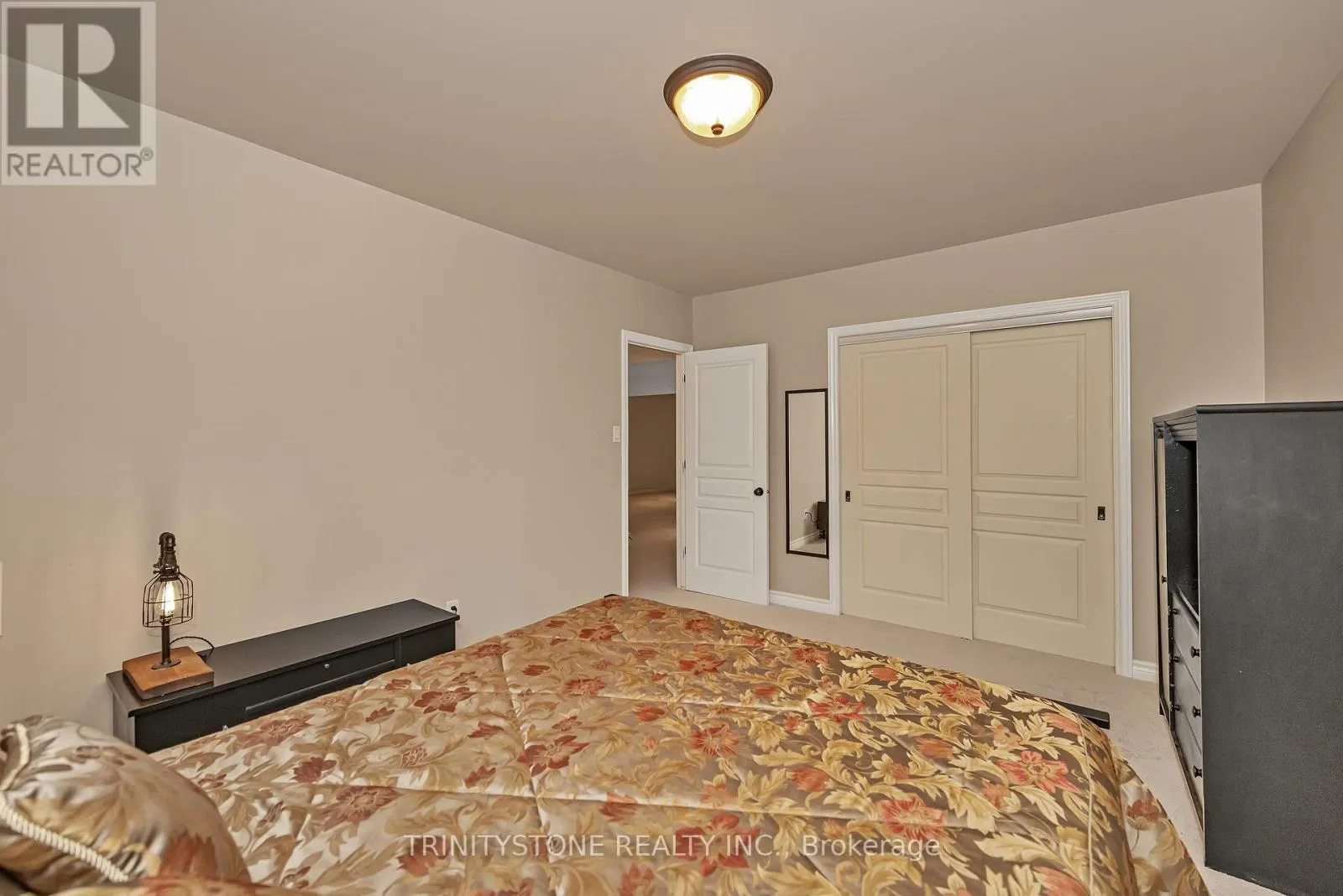 452 LANDSWOOD WAY