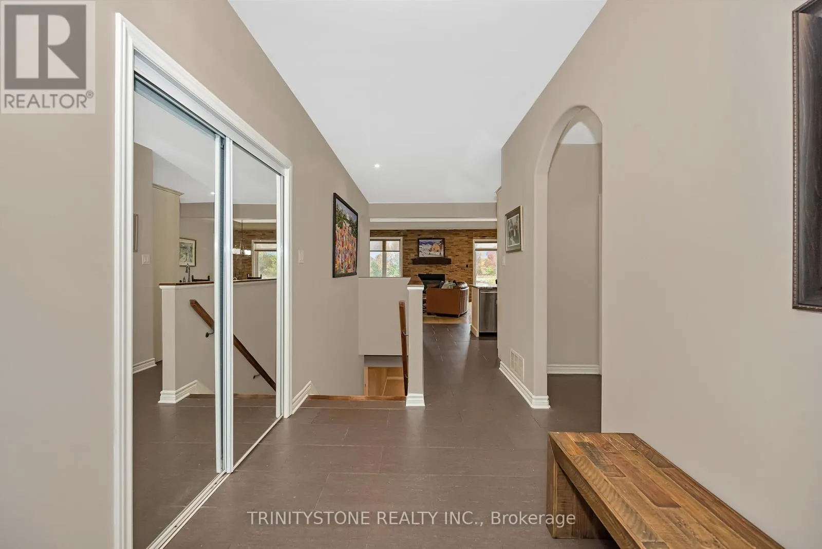 452 LANDSWOOD WAY