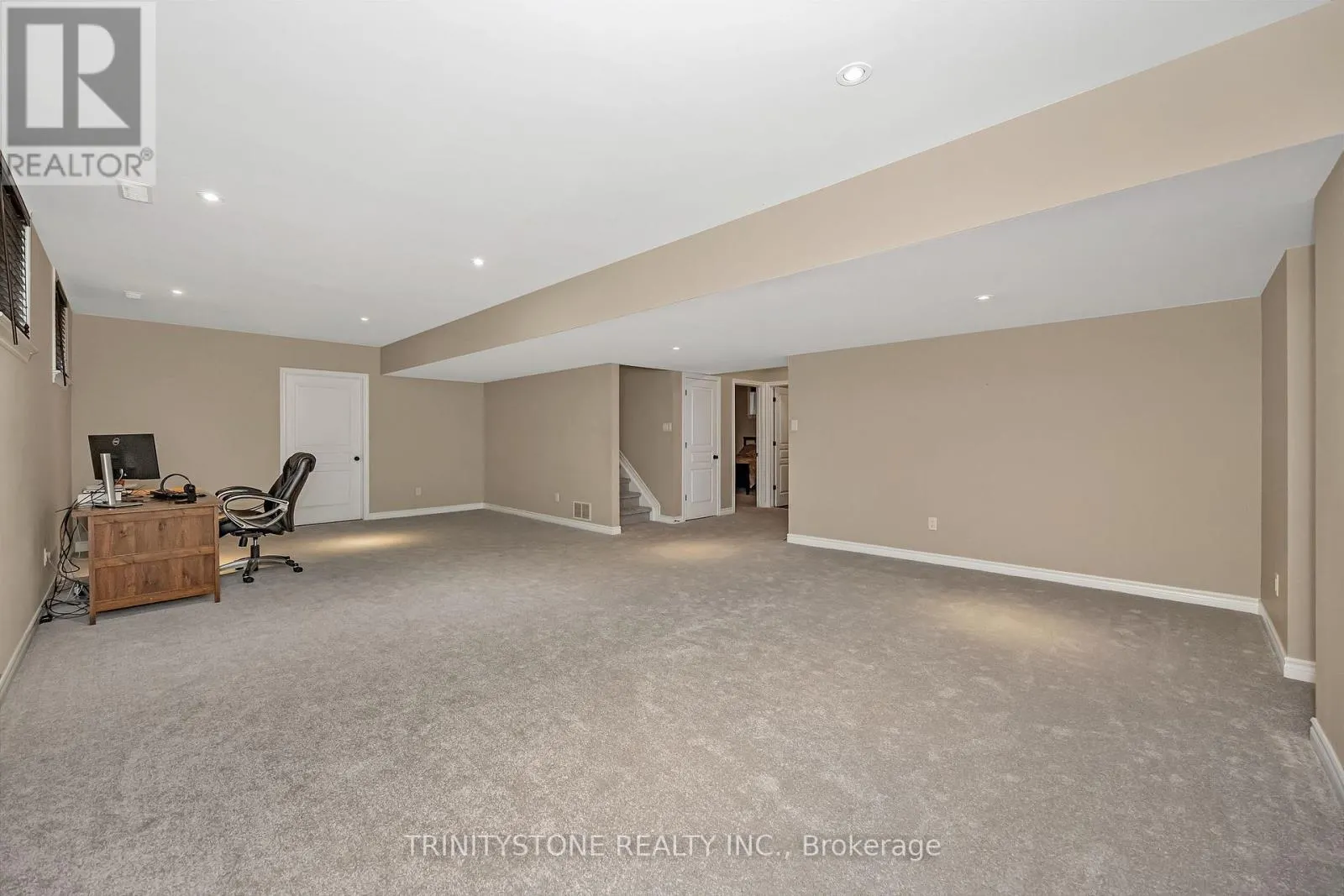 452 LANDSWOOD WAY