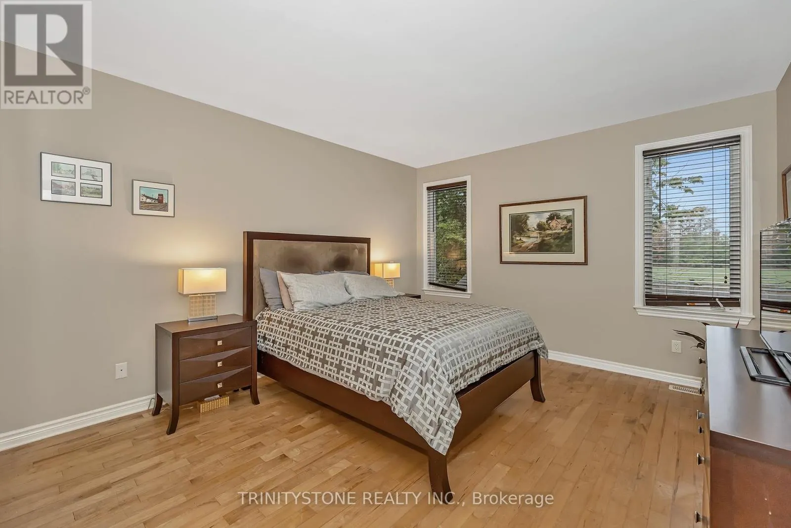 452 LANDSWOOD WAY