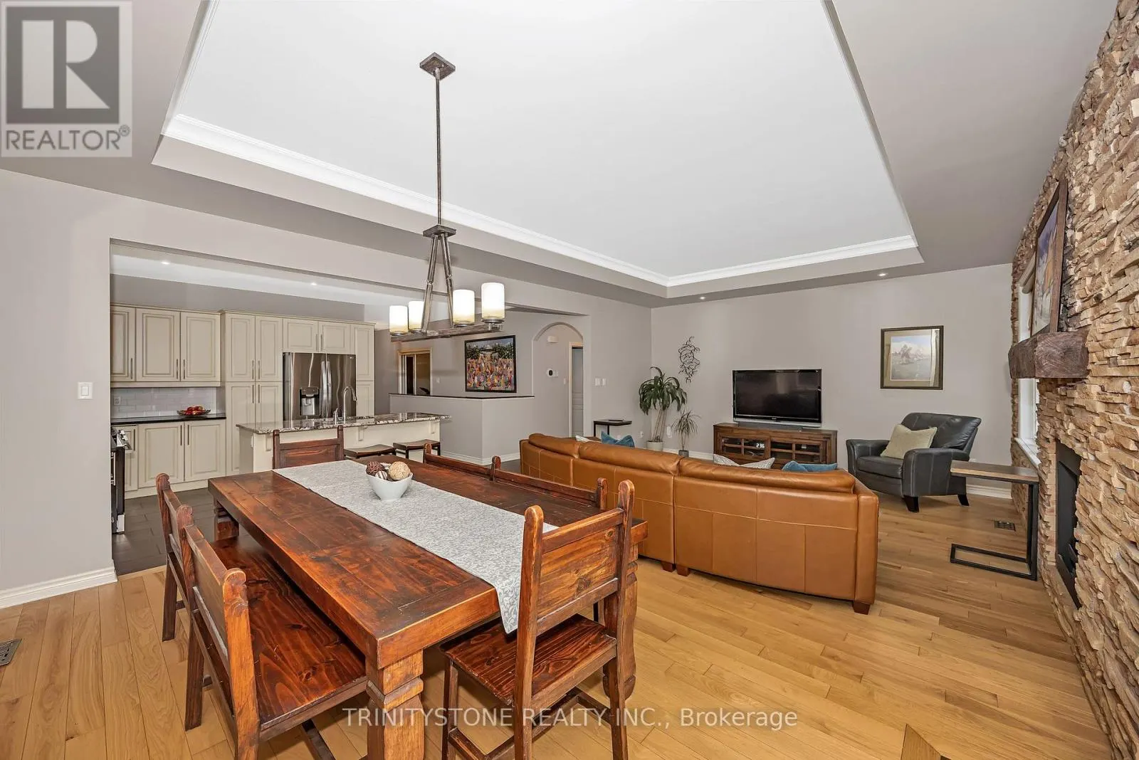 452 LANDSWOOD WAY