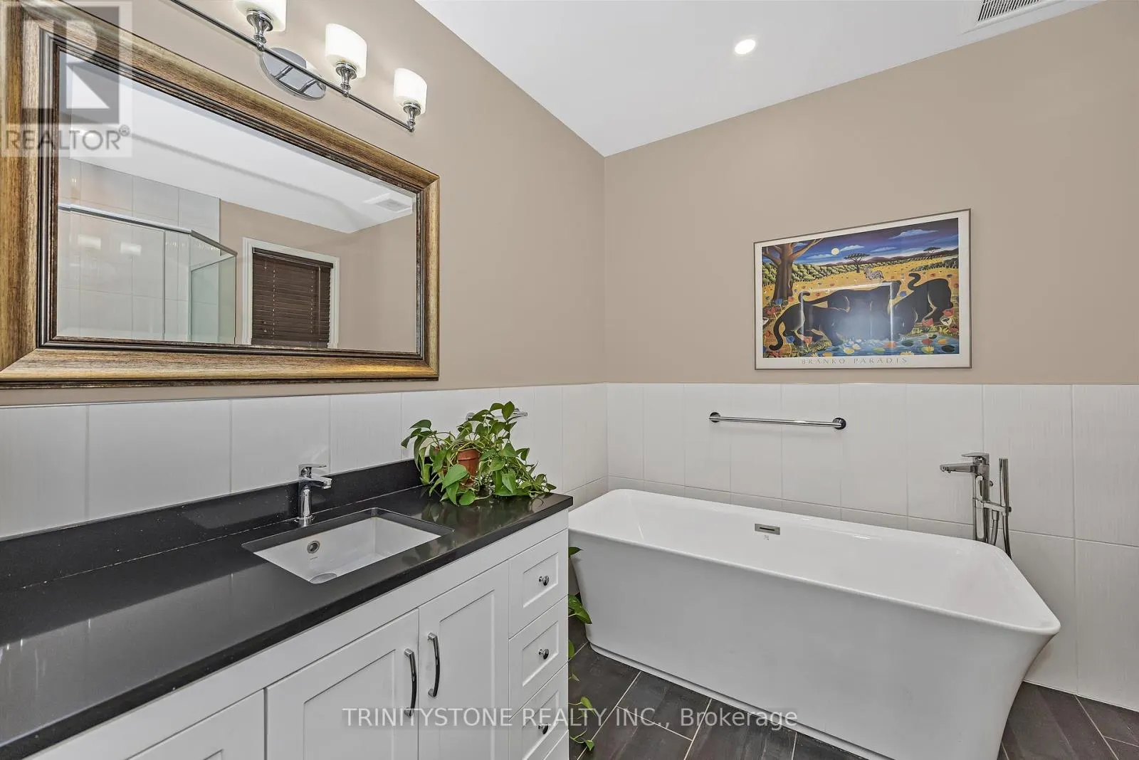 452 LANDSWOOD WAY