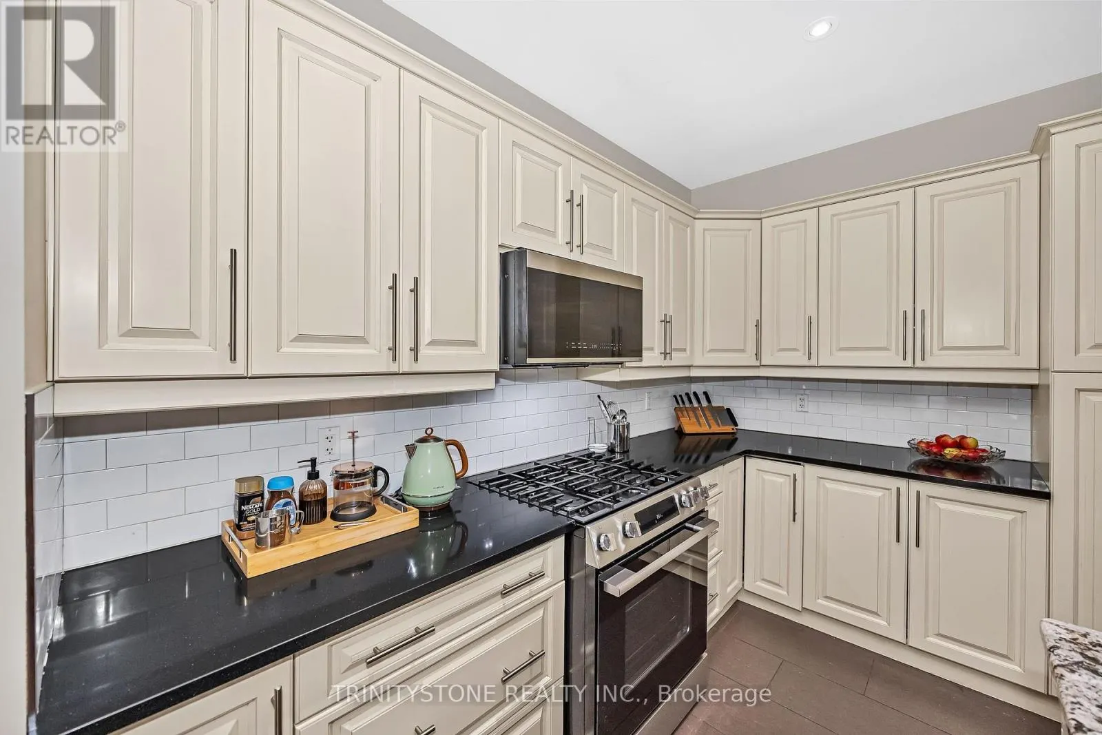 452 LANDSWOOD WAY
