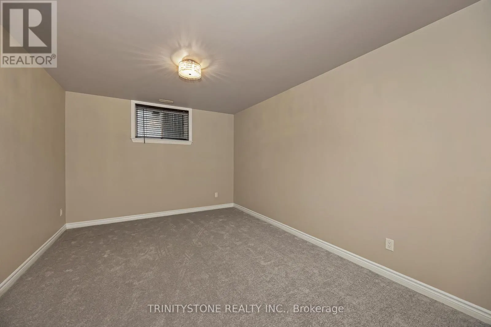 452 LANDSWOOD WAY