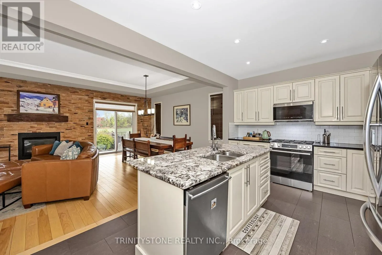 452 LANDSWOOD WAY