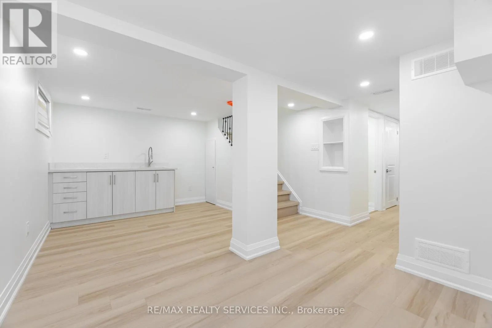 8772 WELLINGTON 124 ROAD W
