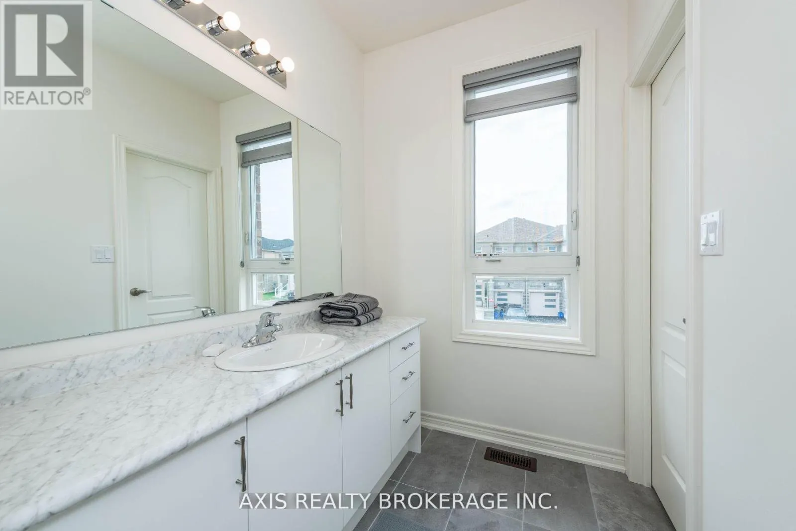 43 SILVER MEADOW GARDENS