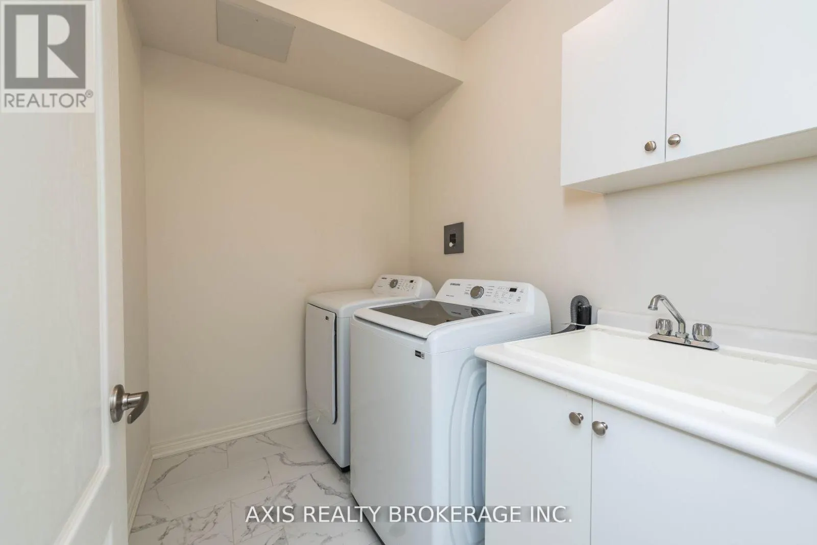43 SILVER MEADOW GARDENS
