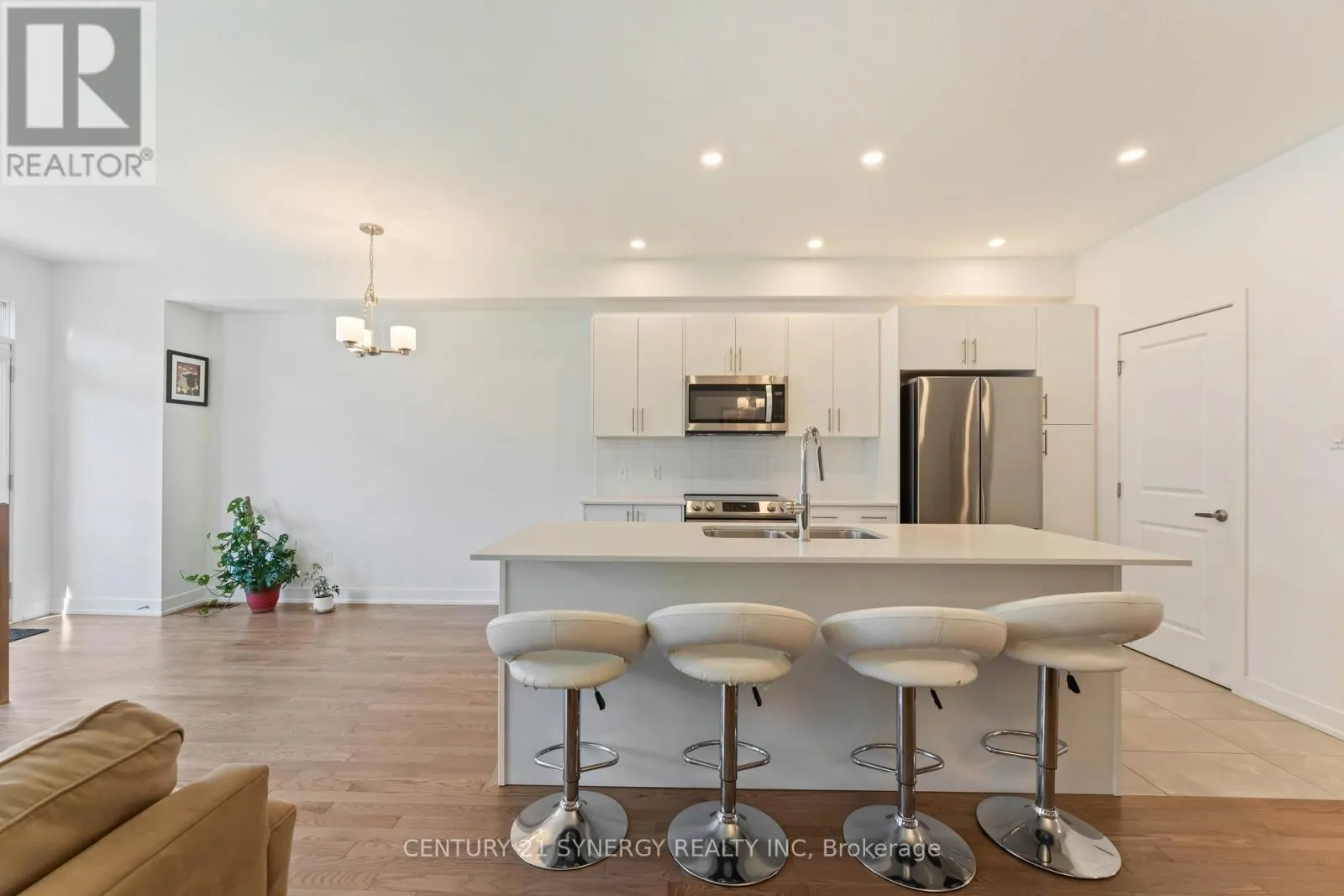 254 FINSBURY AVENUE
