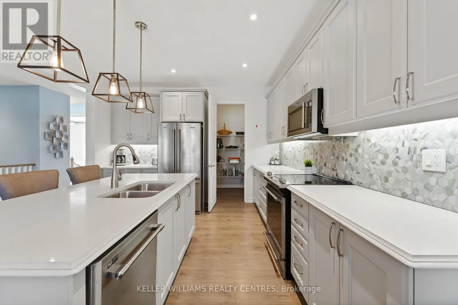 25 WINDSONG CRESCENT