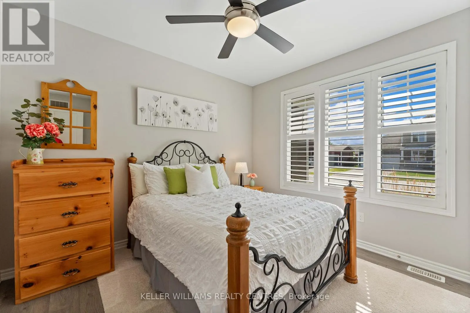 25 WINDSONG CRESCENT