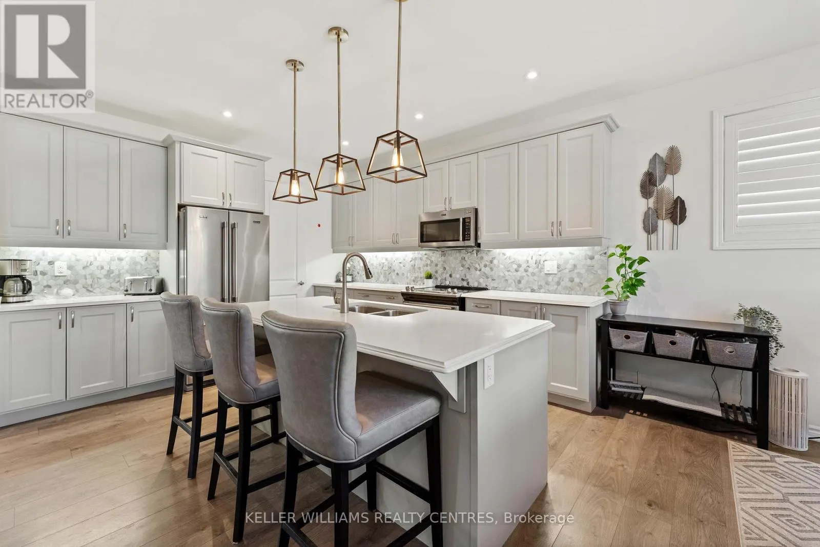 25 WINDSONG CRESCENT