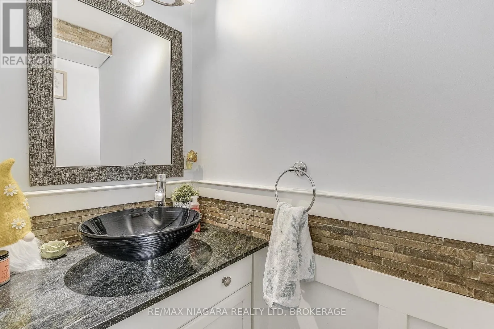 80 GREEN MEADOW CRESCENT