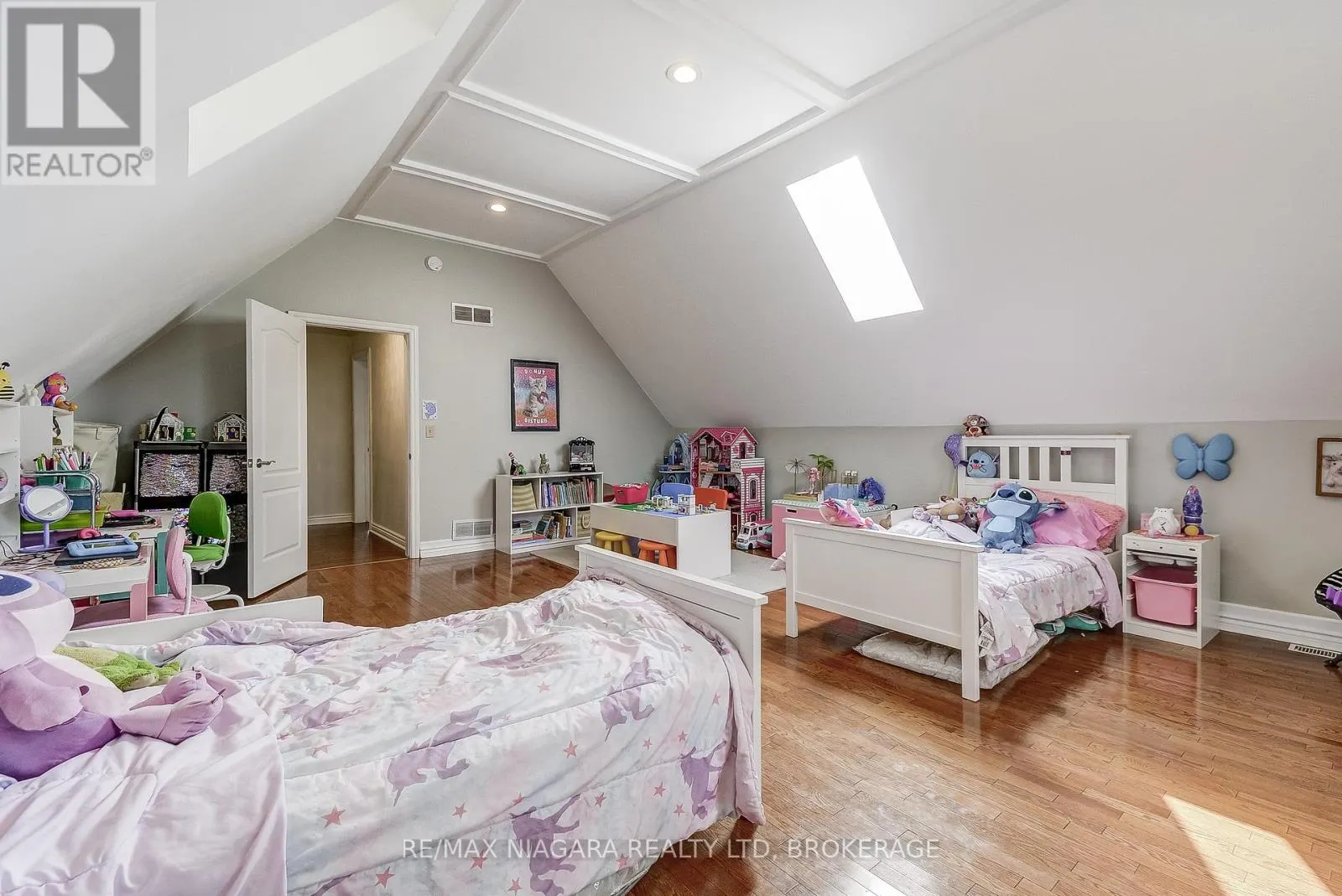 80 GREEN MEADOW CRESCENT