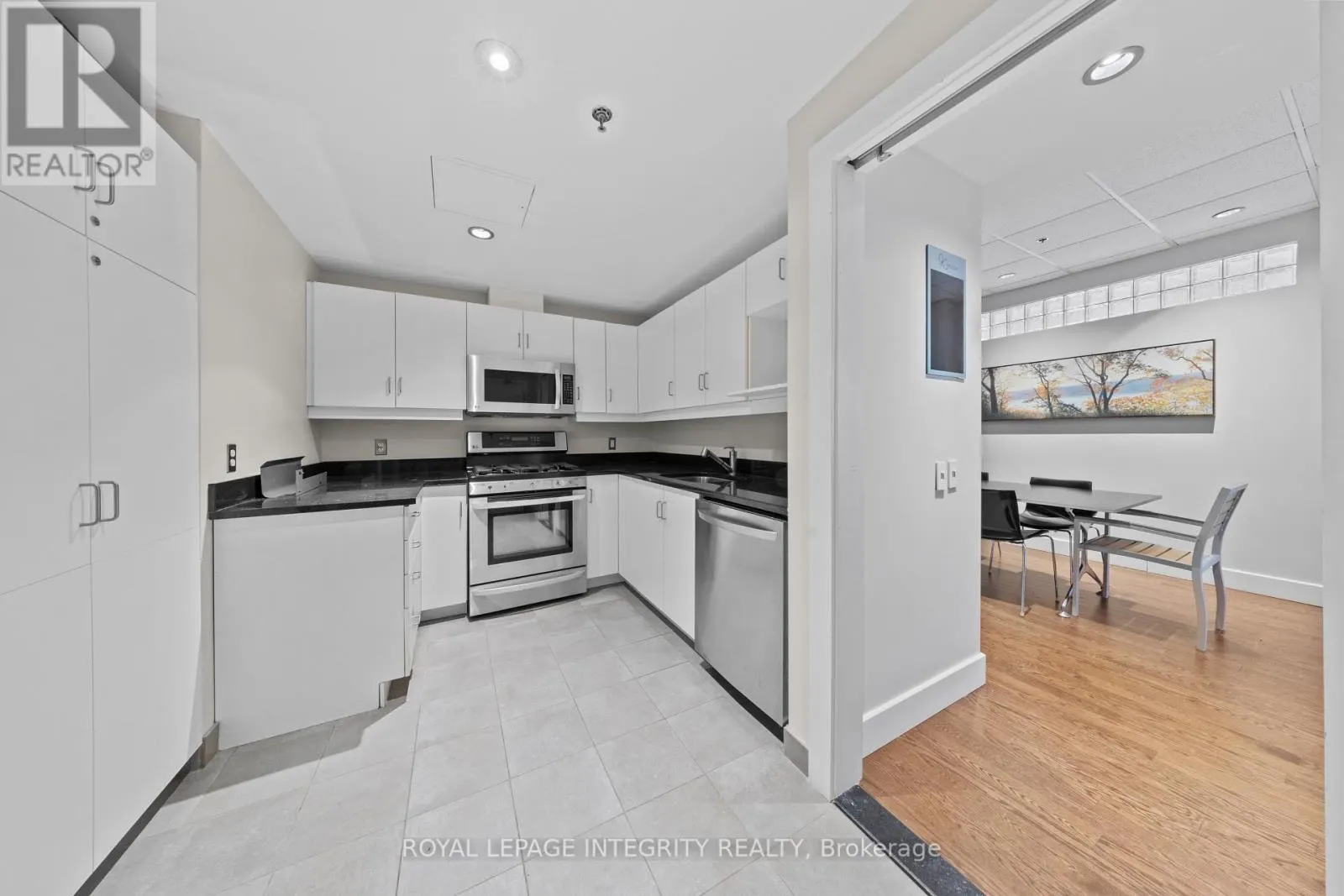 1207 - 90 GEORGE STREET