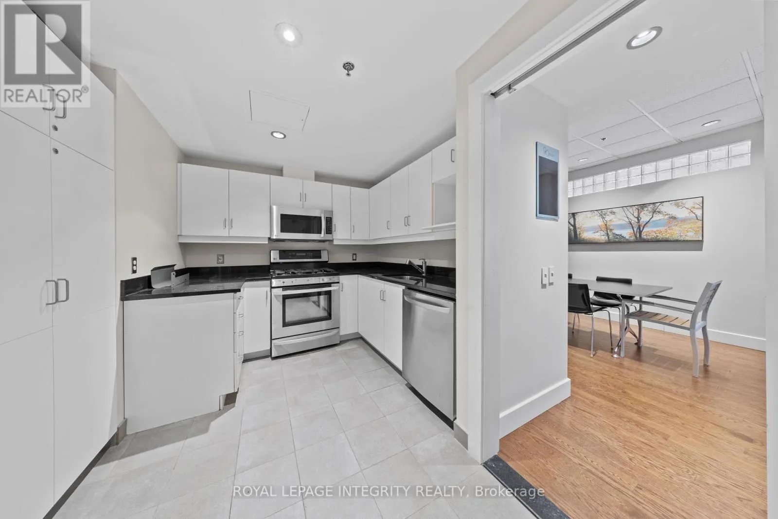 1207 - 90 GEORGE STREET