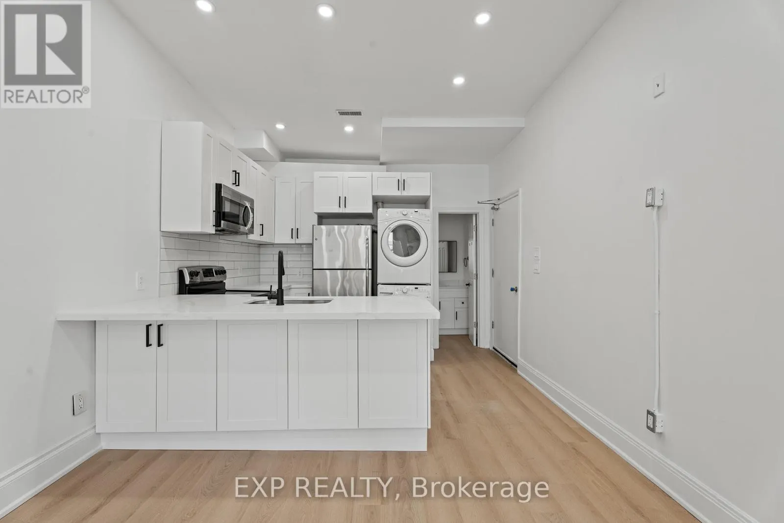 2 - 93 JOHN STREET S