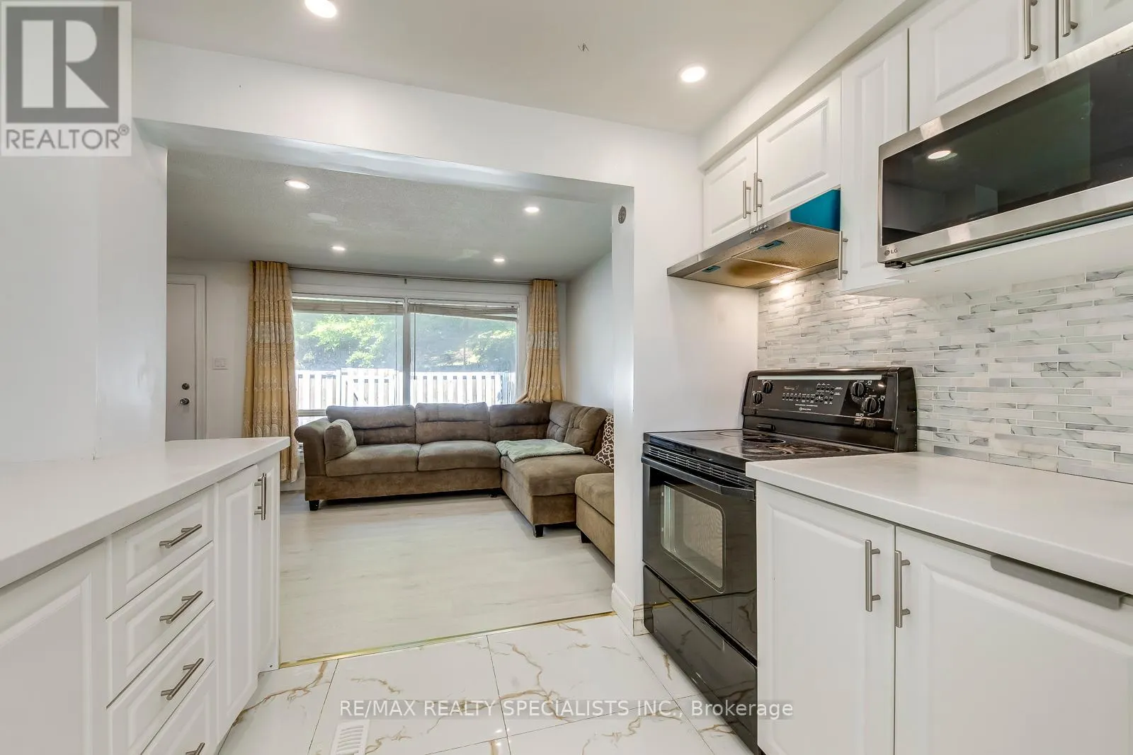 13 - 487 ELGIN STREET N