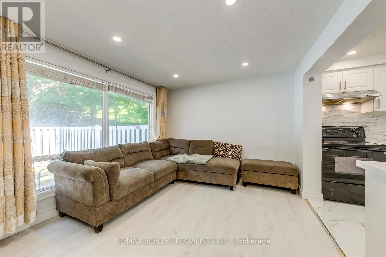 13 - 487 ELGIN STREET N