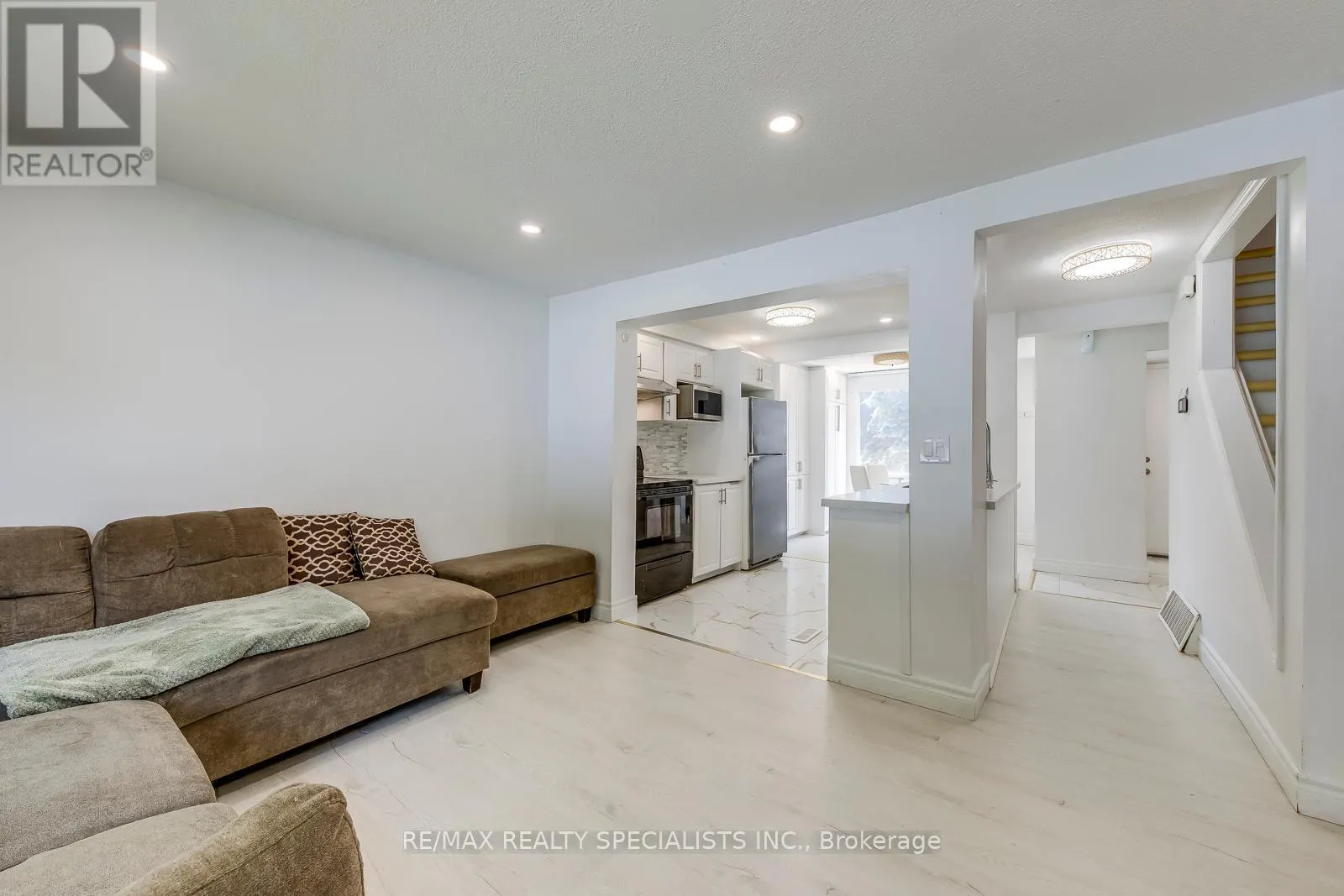 13 - 487 ELGIN STREET N