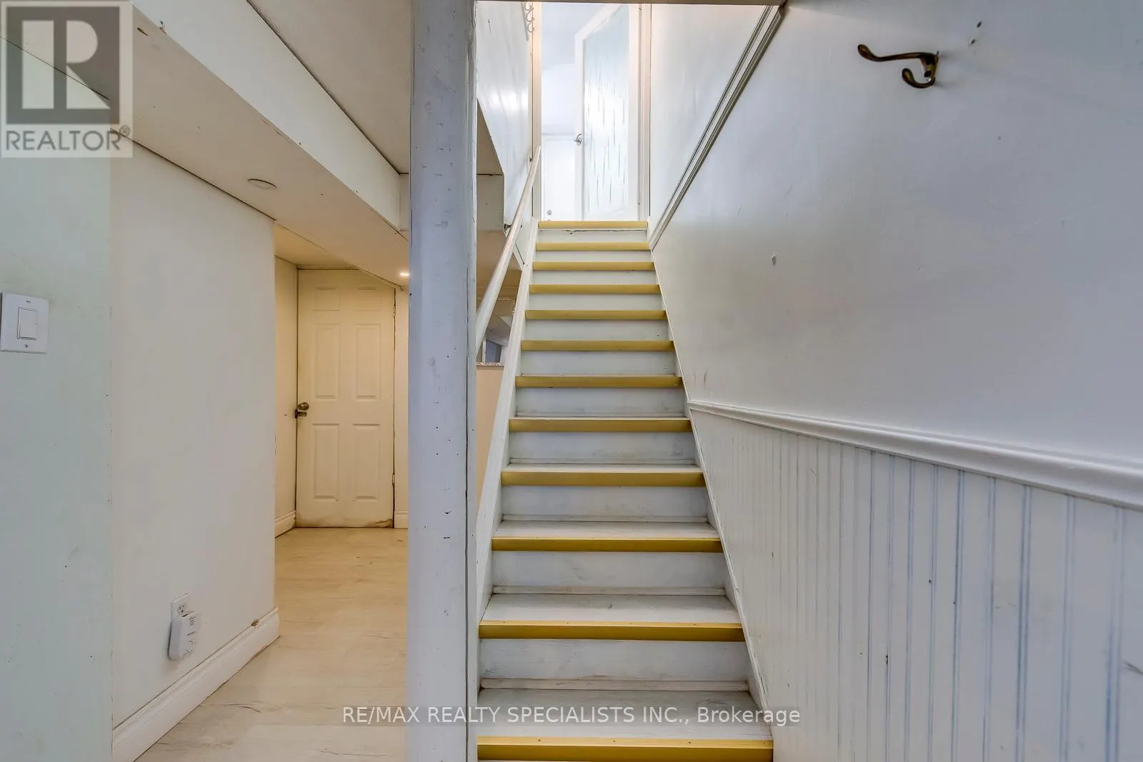 13 - 487 ELGIN STREET N