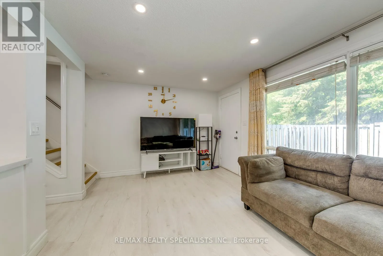 13 - 487 ELGIN STREET N