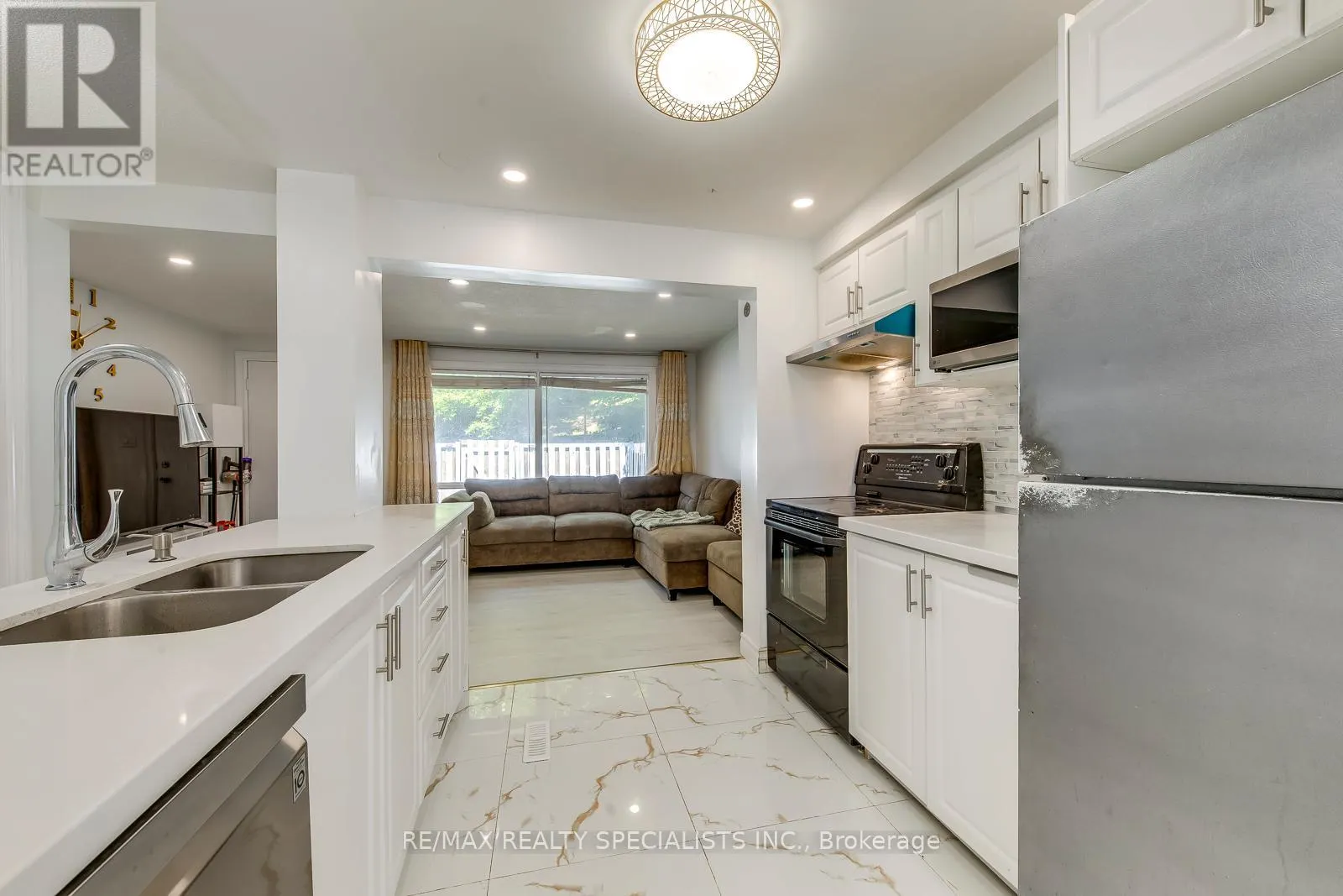 13 - 487 ELGIN STREET N