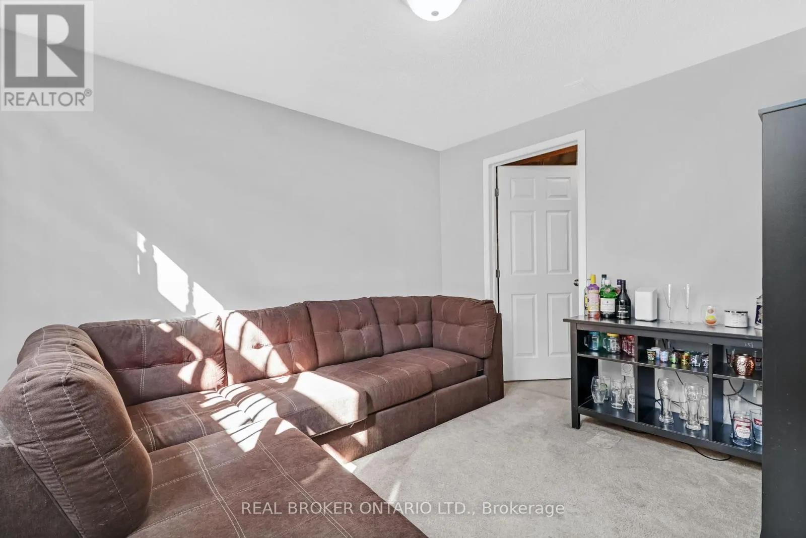 132 DAHLIA STREET