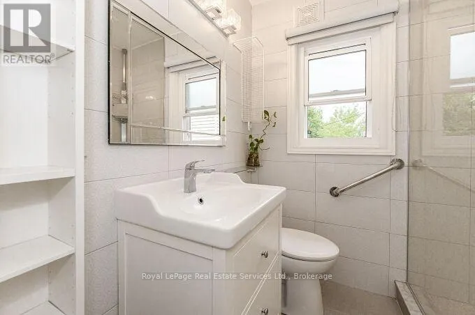 925 KING STREET W